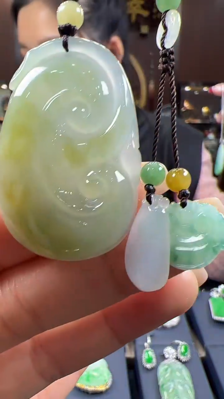【闪购商品】翡翠挂件未镶嵌如意