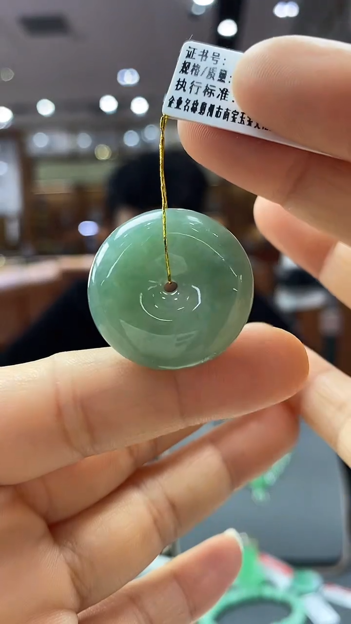 颈饰未镶嵌翡翠平安扣