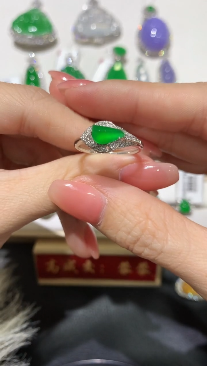 【闪购商品】翡翠吊坠(不含链)18K金镶嵌团购3