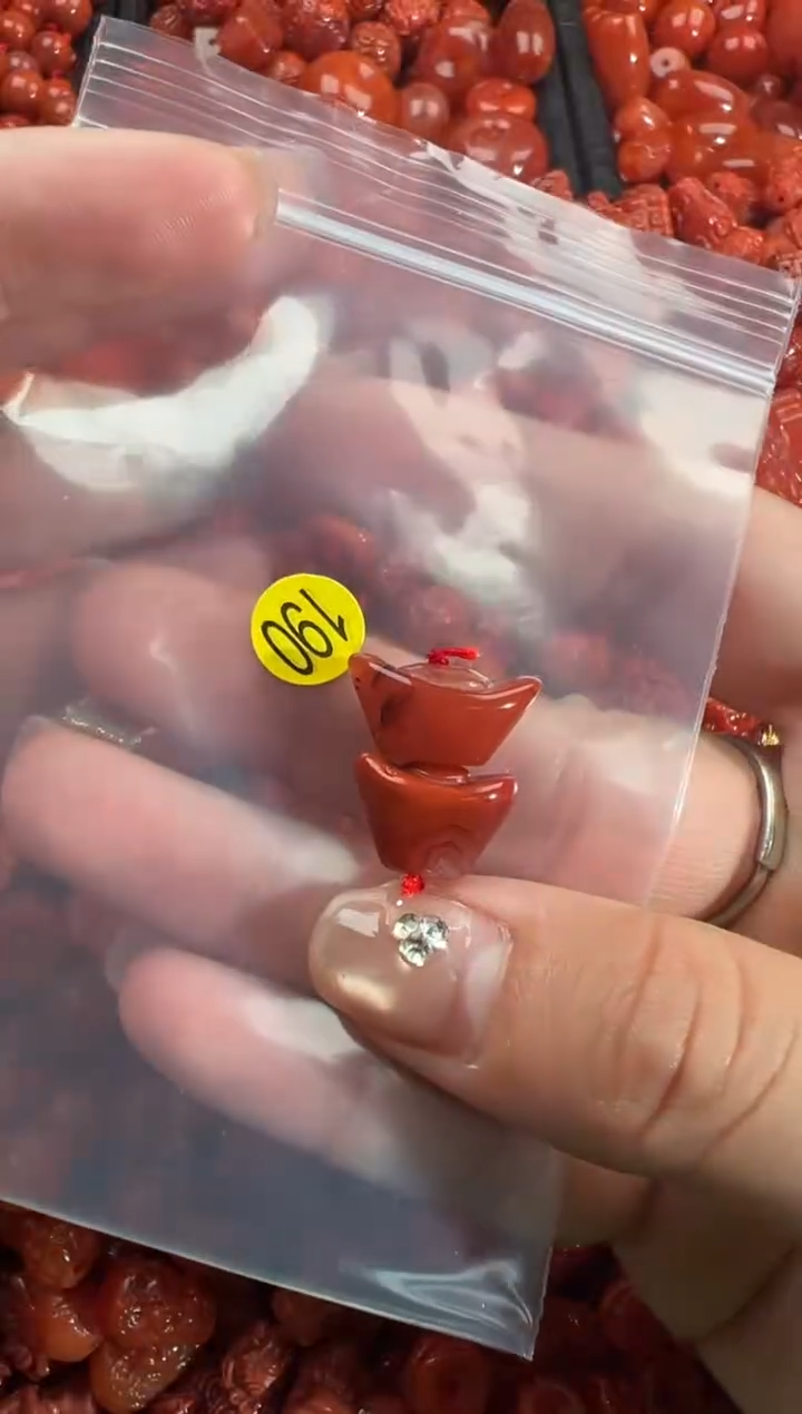 南红玛瑙未镶嵌颈饰1