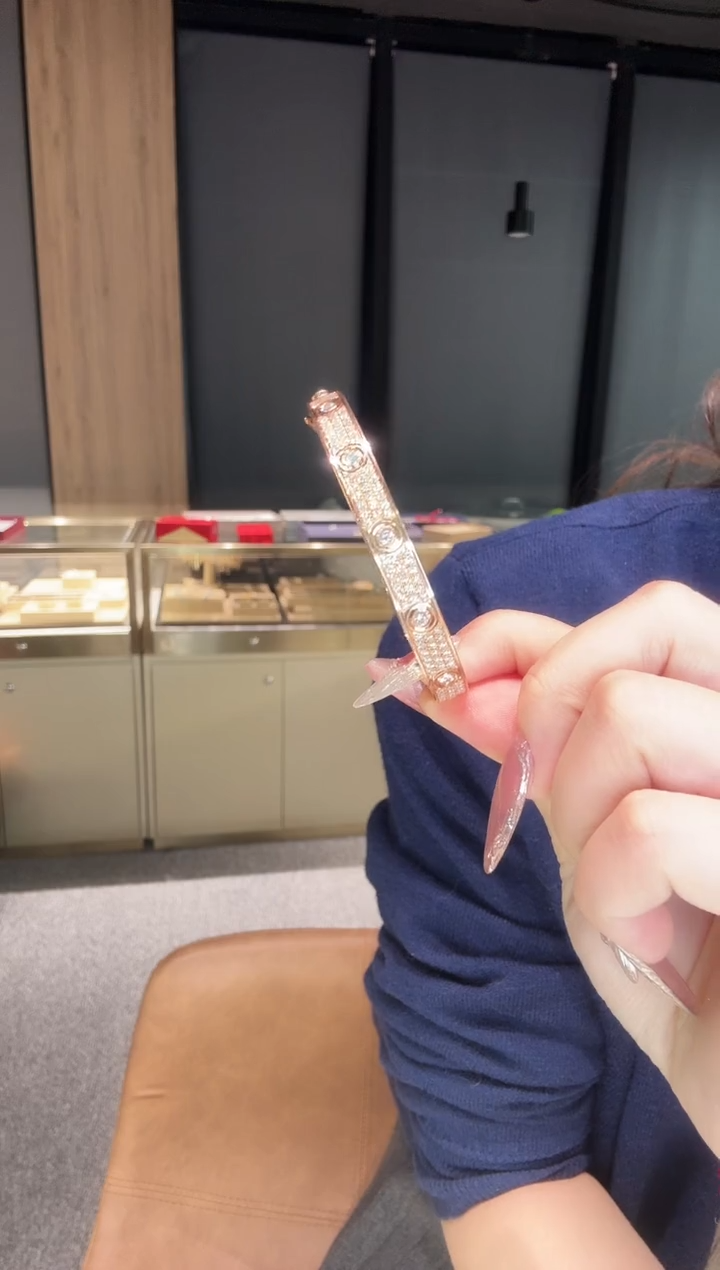 【闪购商品】钻石手镯18K金镶嵌满钻带主钻