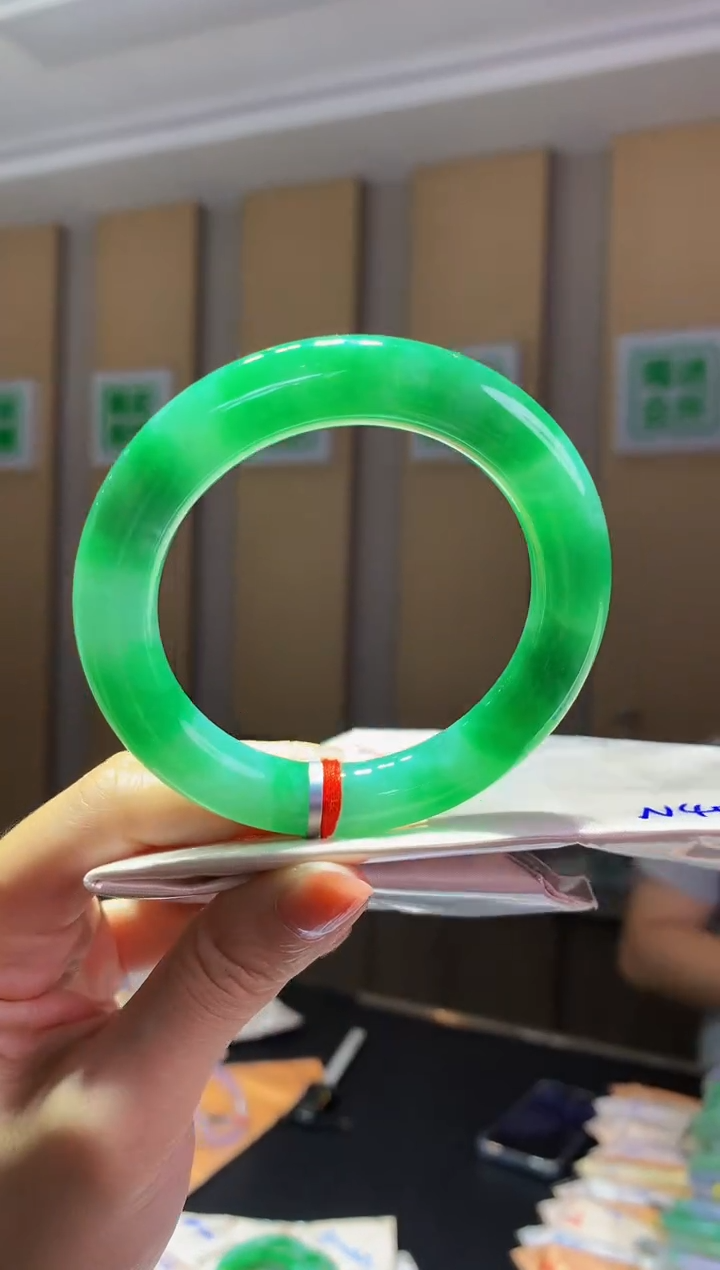 未镶嵌手镯翡翠-N40 圈口55.6 全款29.2万 定金2万