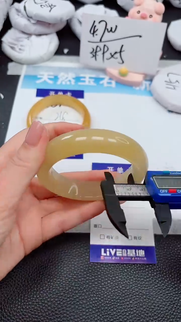 【闪购商品】石英质玉手镯未镶嵌588