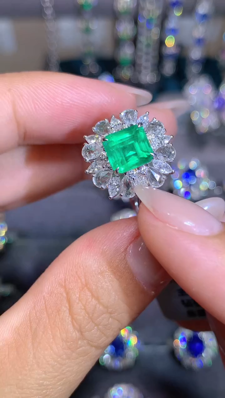 祖母绿戒指18K金镶嵌1.3CT