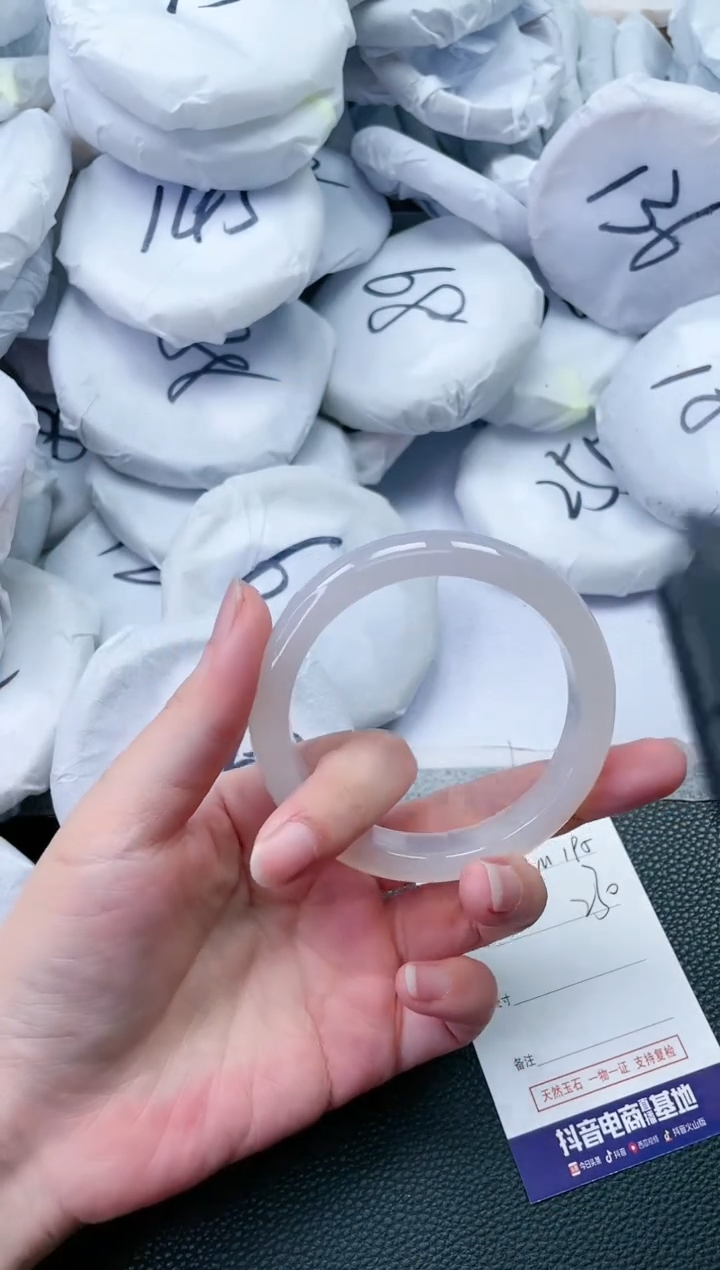 【闪购商品】石英质玉手镯未镶嵌M195