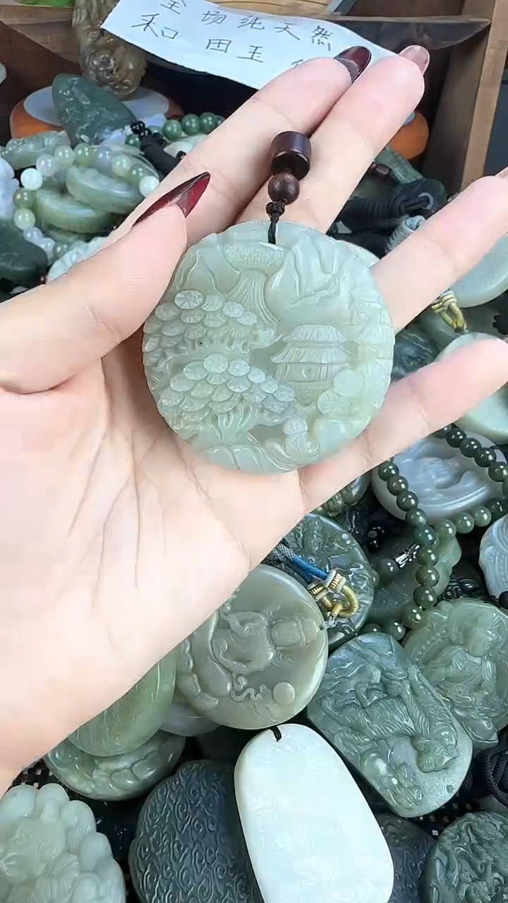 颈饰未镶嵌和田玉1