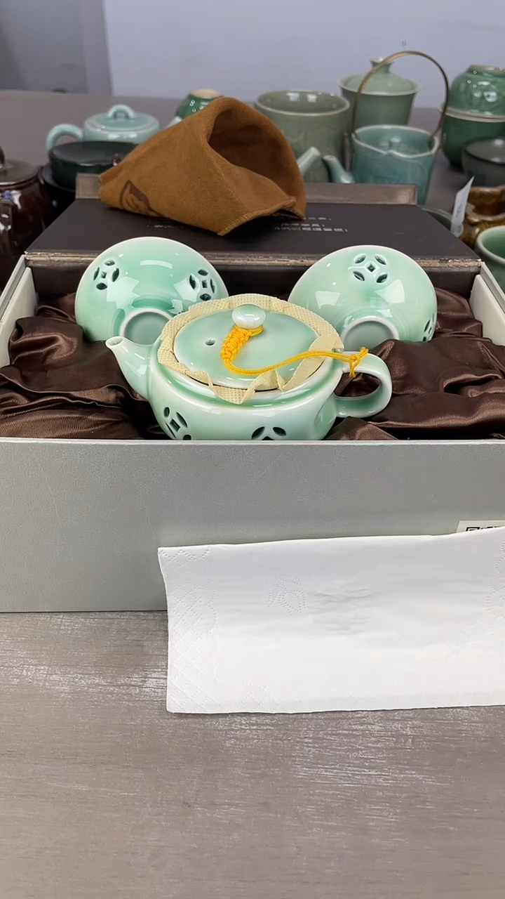 青瓷仓储福利清仓