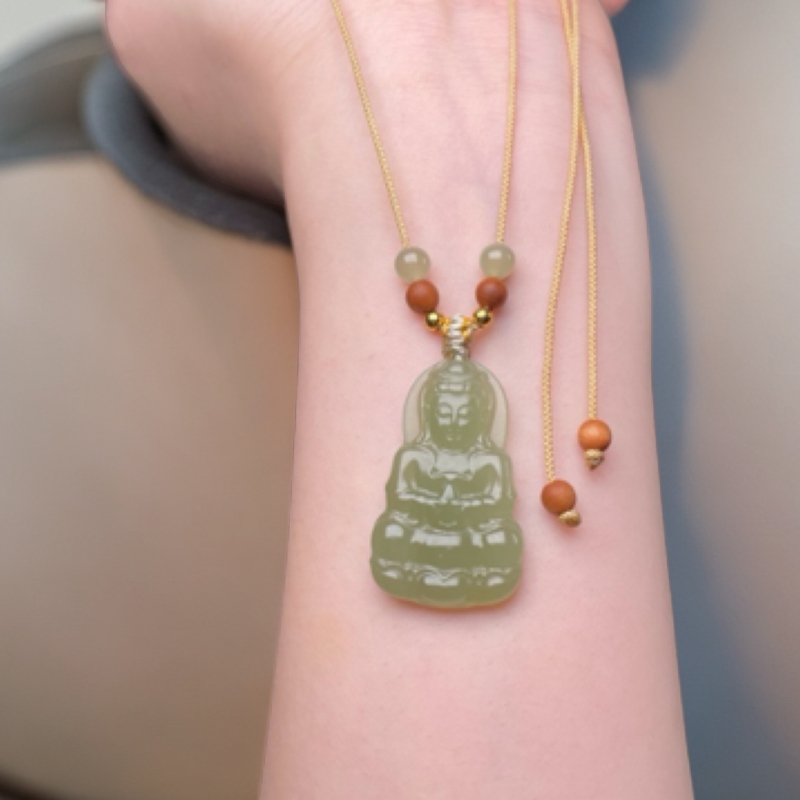 天然和田玉（大观音）吊坠卡（33mmx20mm）（带手工编绳一套）