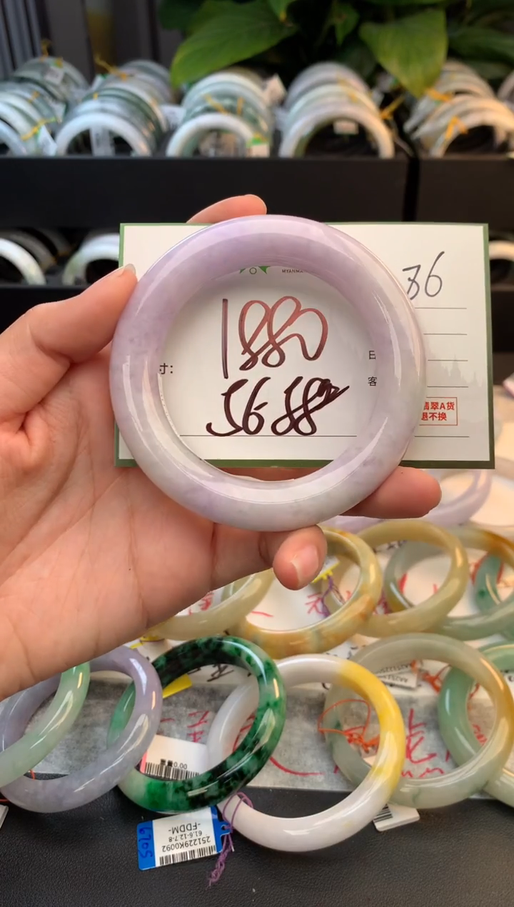 未镶嵌定制翡翠毛货需精细抛光+多人