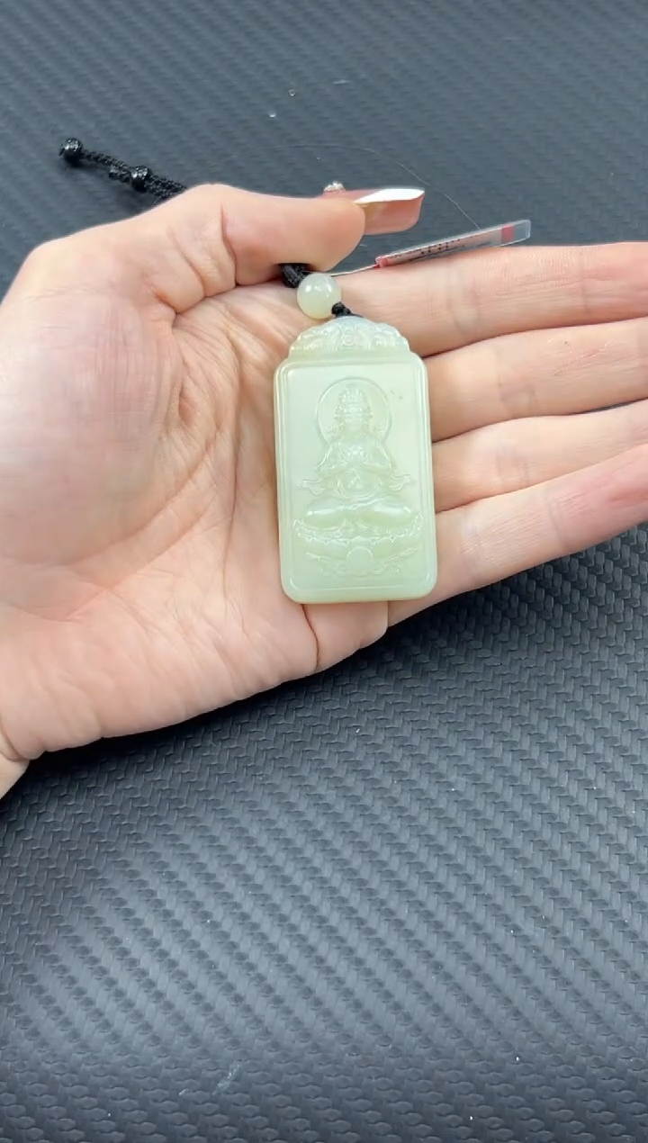 【闪购商品】和田玉吊坠(赠链)未镶嵌且末微色差迪克兰吊坠