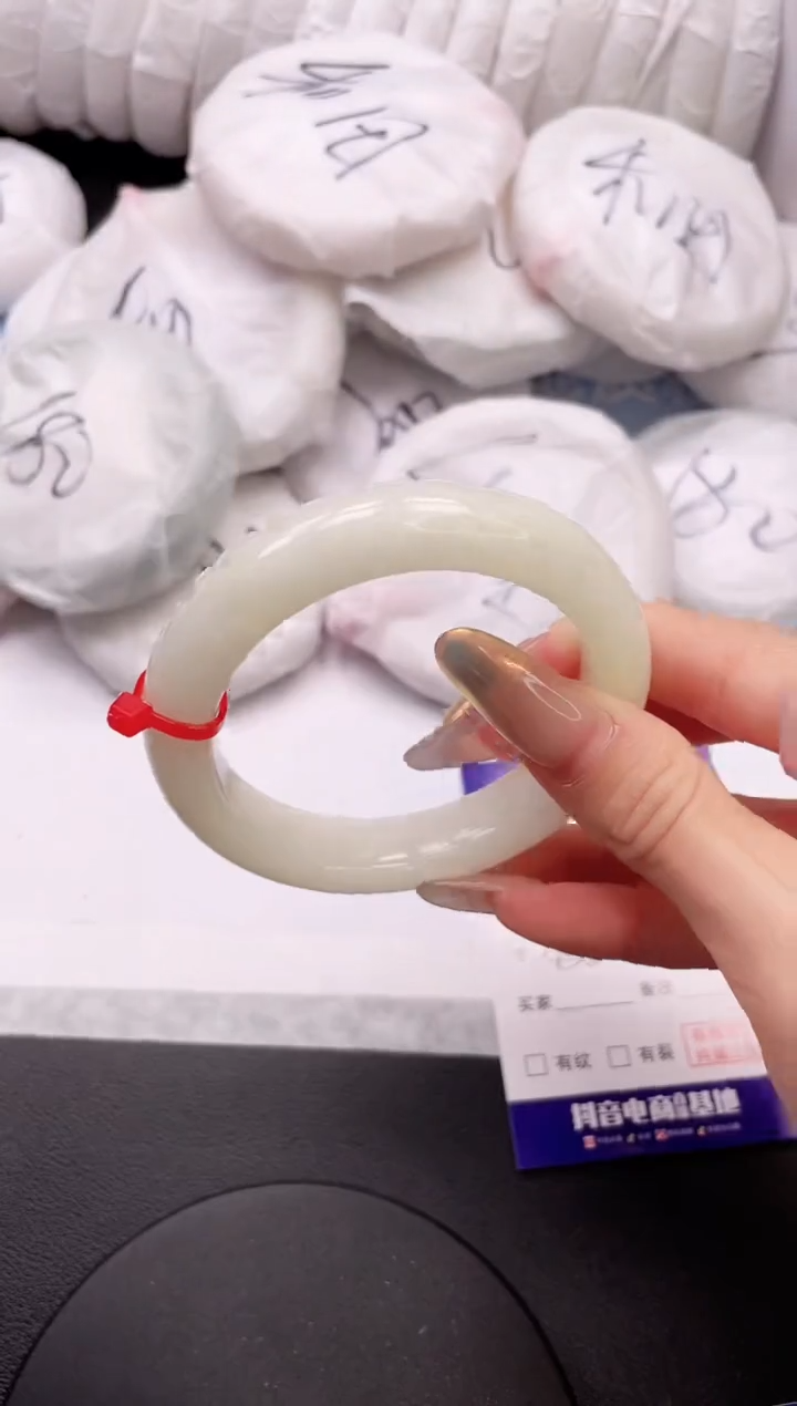 【闪购商品】和田玉手镯未镶嵌30K412-55