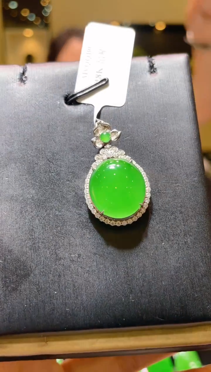 【闪购商品】翡翠吊坠(赠链)18K金镶嵌A32