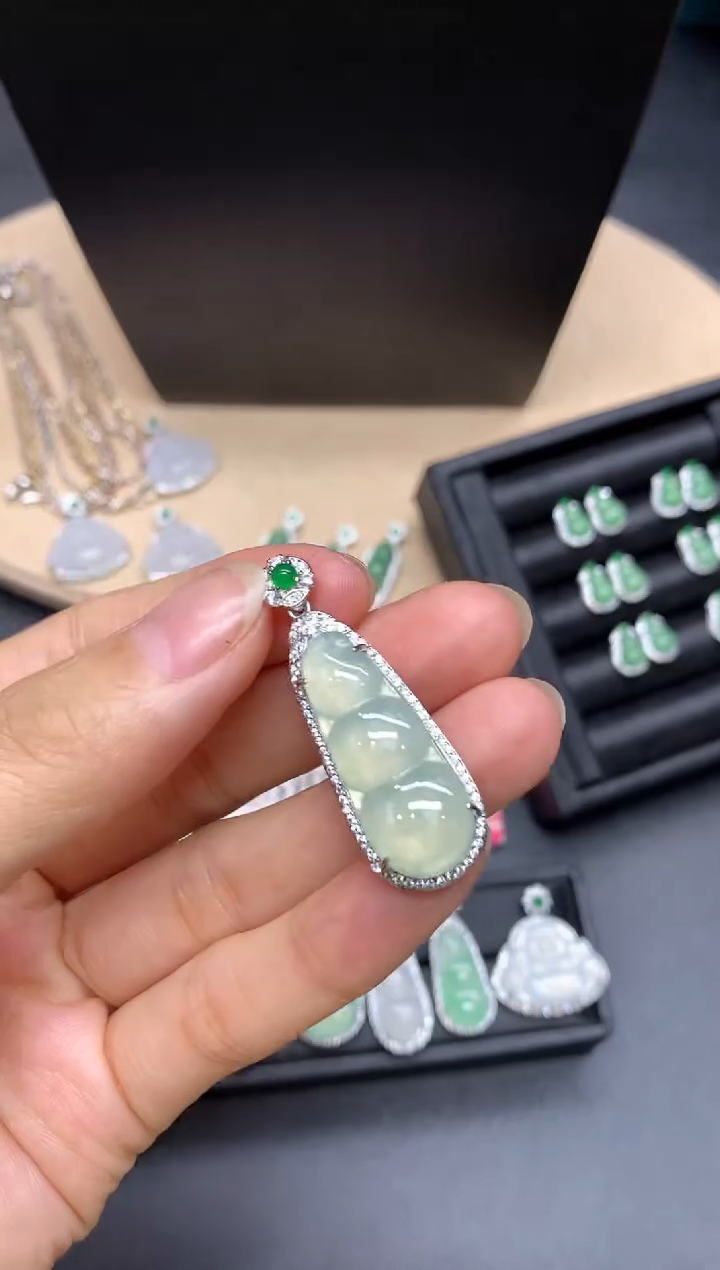 【闪购商品】翡翠吊坠(不含链)银S925镶嵌福豆【多样性发其一】