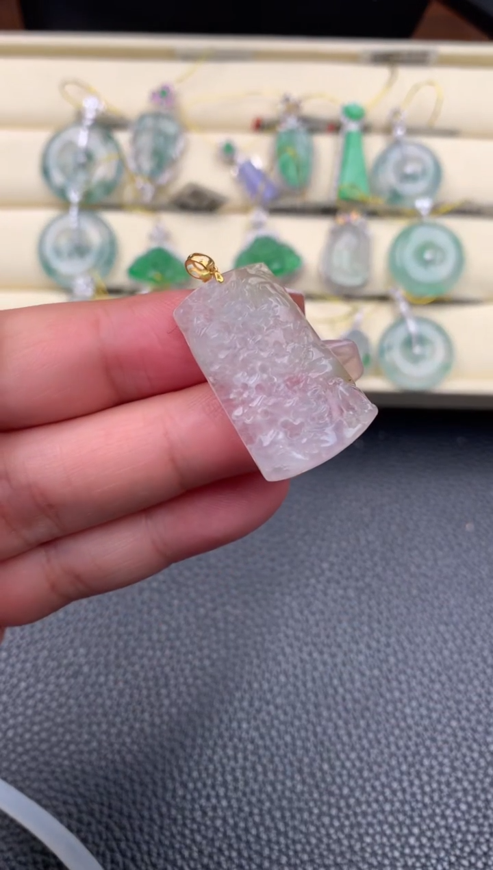 【闪购商品】翡翠颈饰18K金镶嵌D720.....