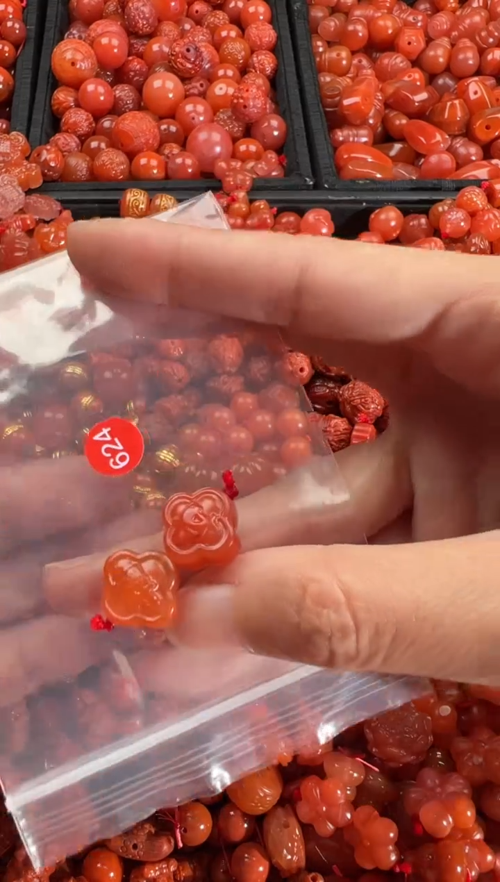 【闪购商品】南红玛瑙颈饰未镶嵌1