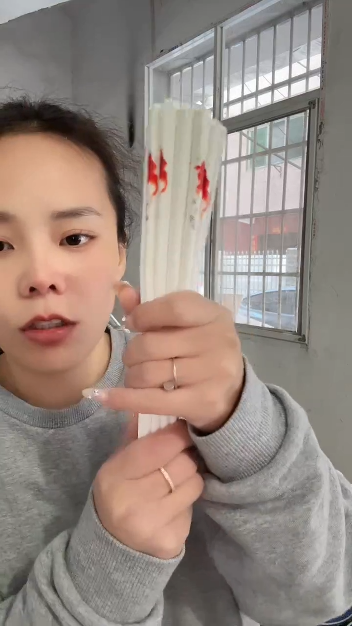 瓷片三****）一单鱼的筷子