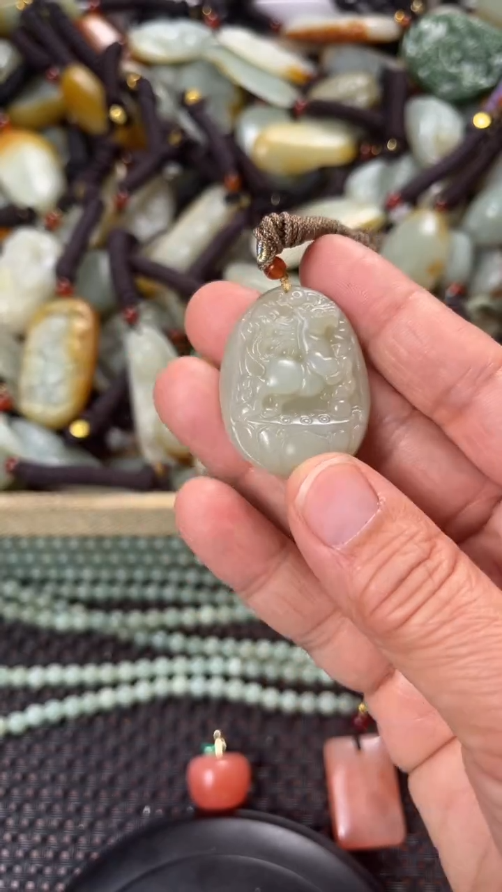 【闪购商品】和田玉颈饰未镶嵌多样性发货没有证书拍一发一有瑕