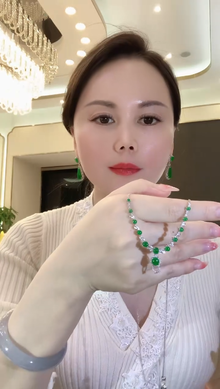 【闪购商品】翡翠套链18K金镶嵌C36 翡翠