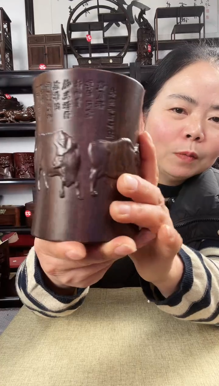 木小牛笔筒老李红木工艺品