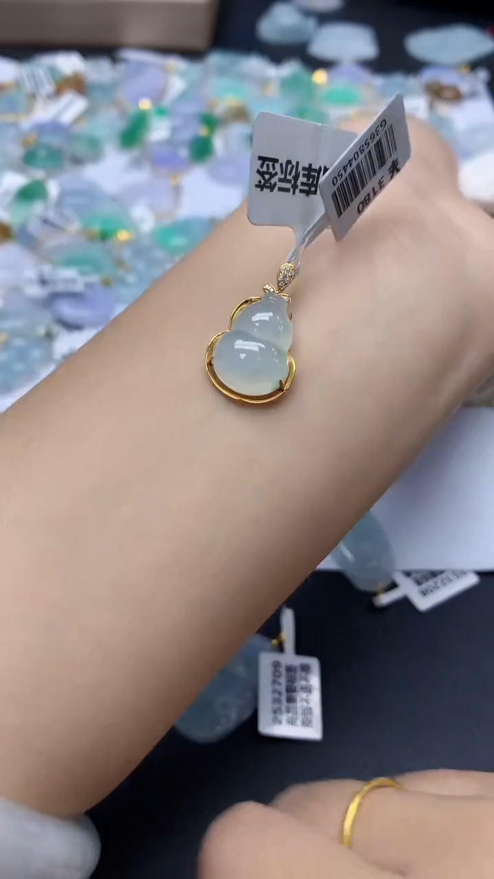 翡翠18K金镶嵌颈饰天然a货翡翠