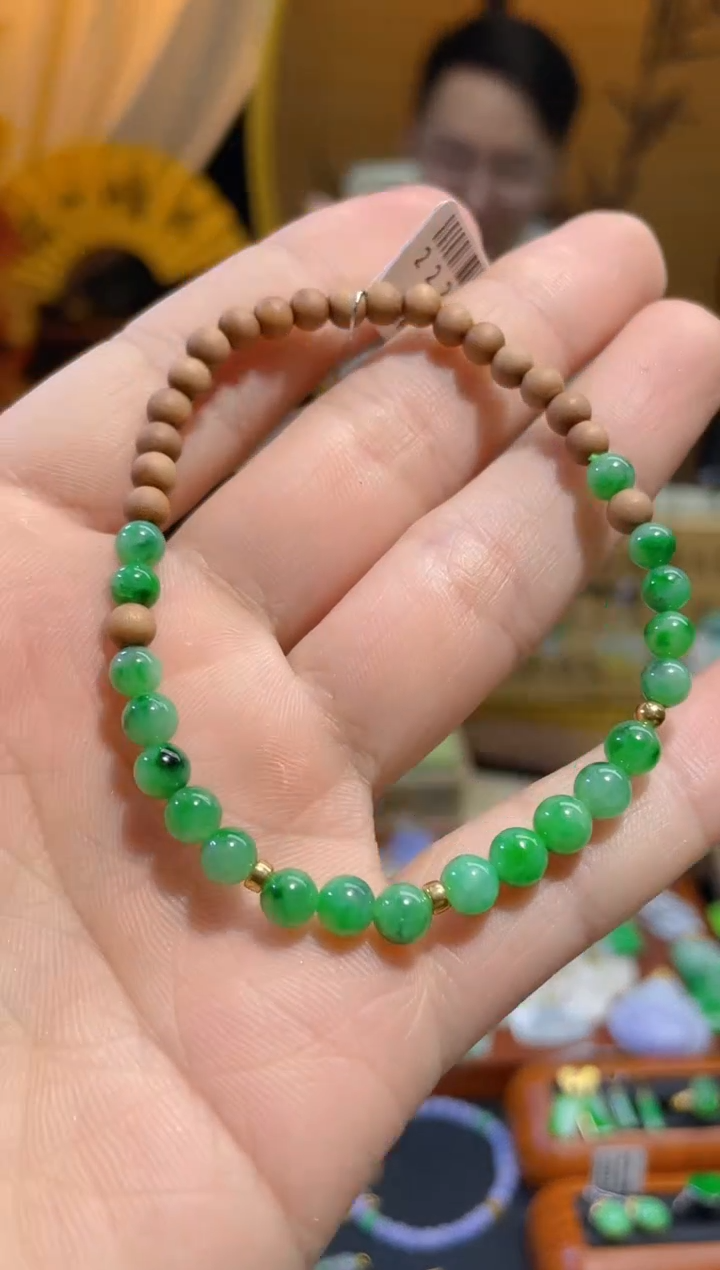 颈饰18K金镶嵌翡翠手串