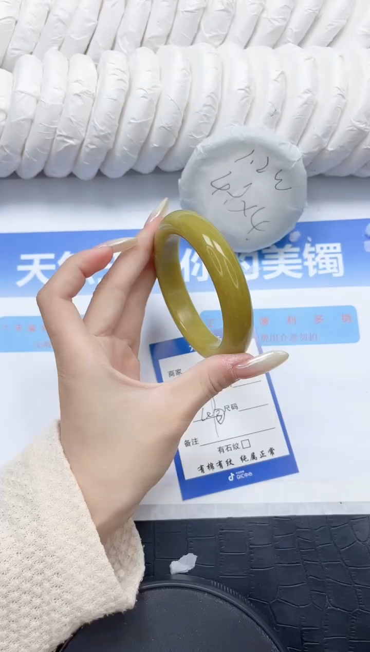 石英质玉手镯未镶嵌175-60