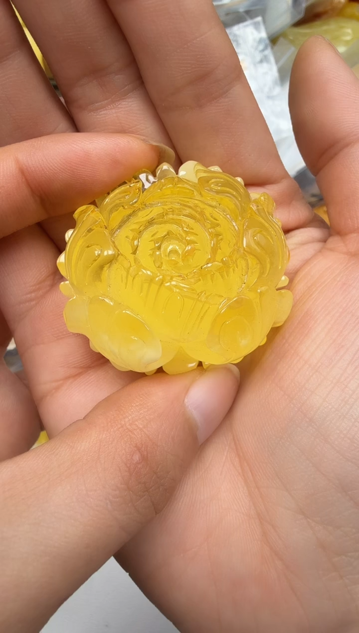 裸石琥珀未镶嵌如图