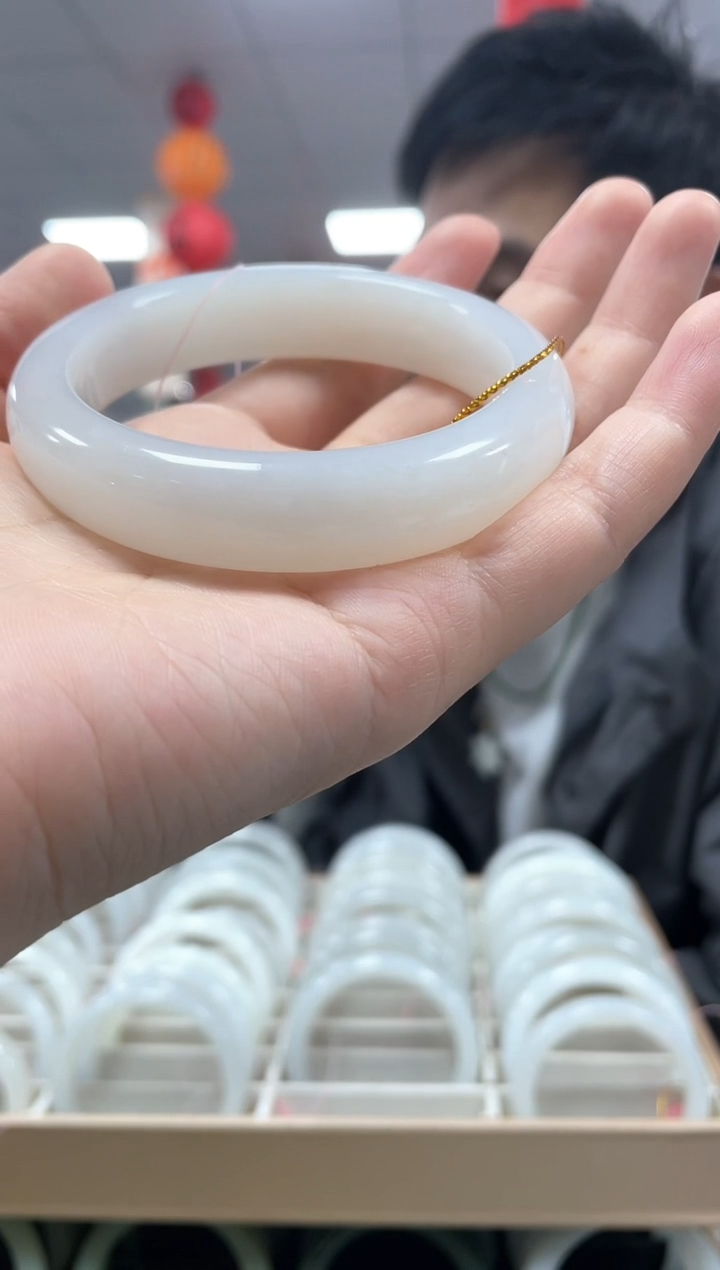 【闪购商品】和田玉手镯未镶嵌圈口备注 且末暖色手镯一条（福利）