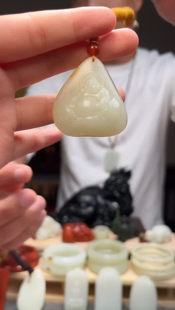 颈饰未镶嵌和田玉吊坠