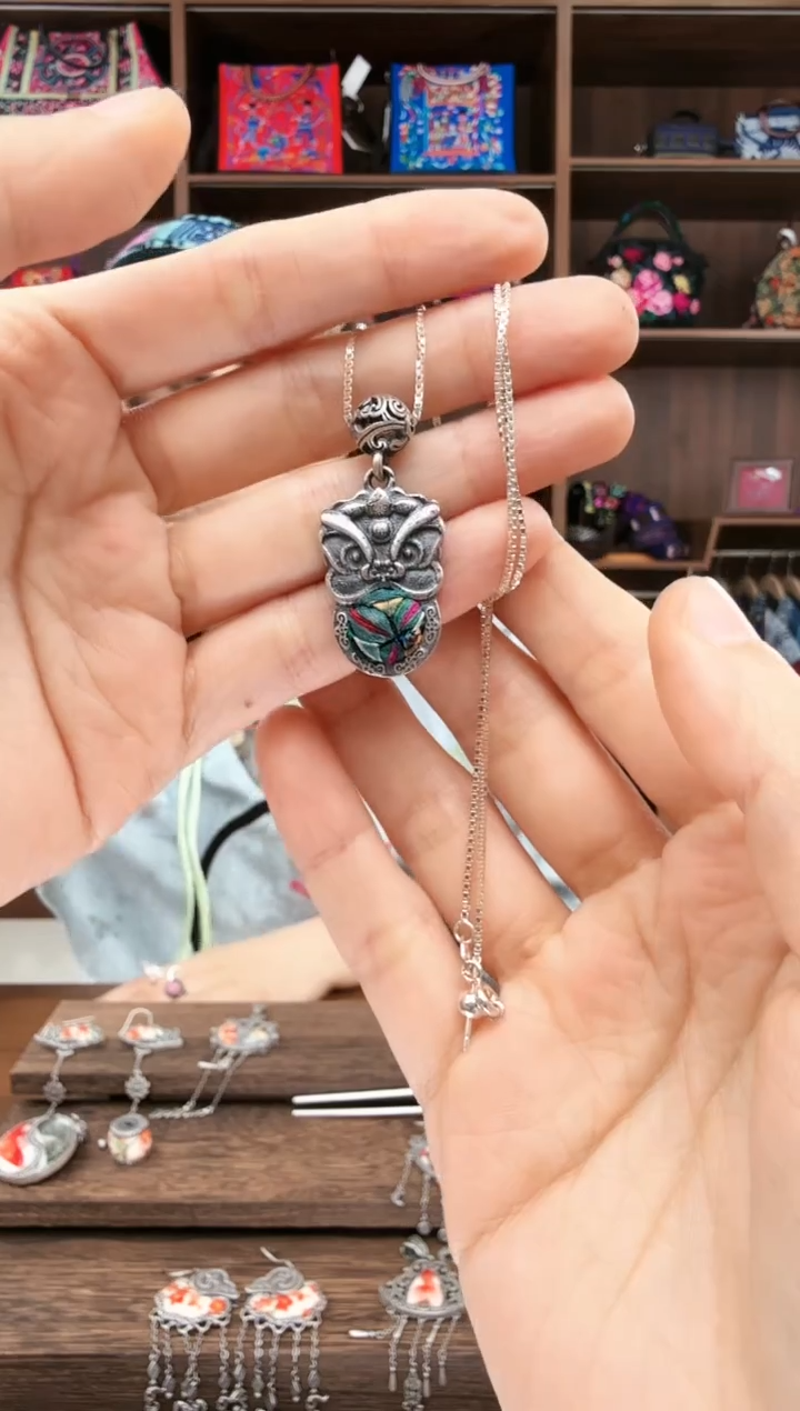 【闪购商品】织绣126蚩梦苗族古绣