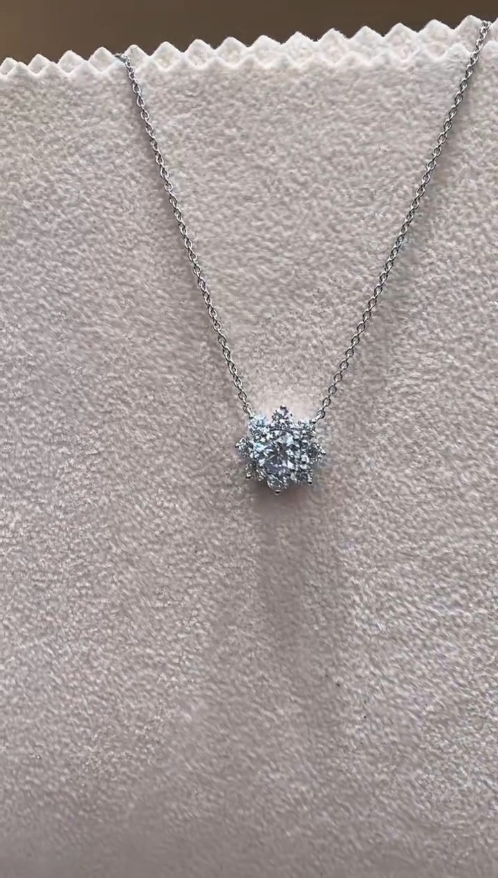 铂Pt950镶嵌颈饰实验室培育钻石太阳花项链