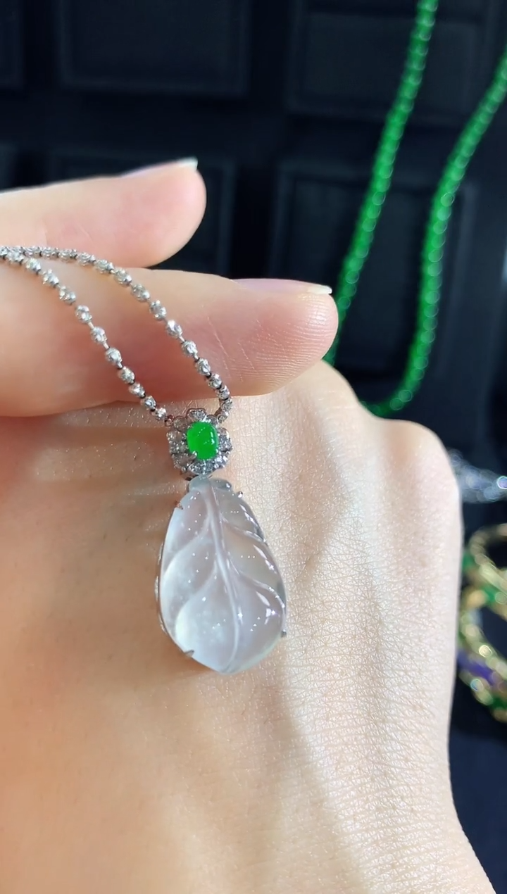 【闪购商品】翡翠吊坠(不含链)18K金镶嵌吊坠