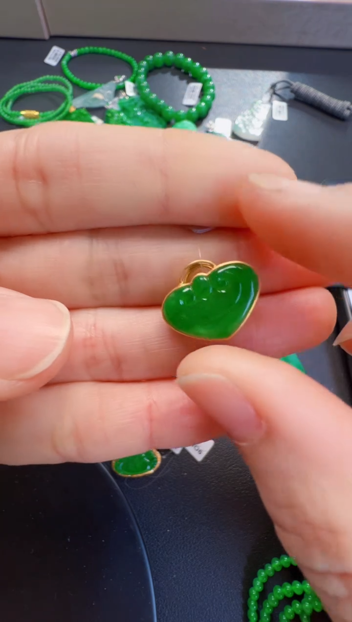 【闪购商品】翡翠吊坠(不含链)18K金镶嵌2980