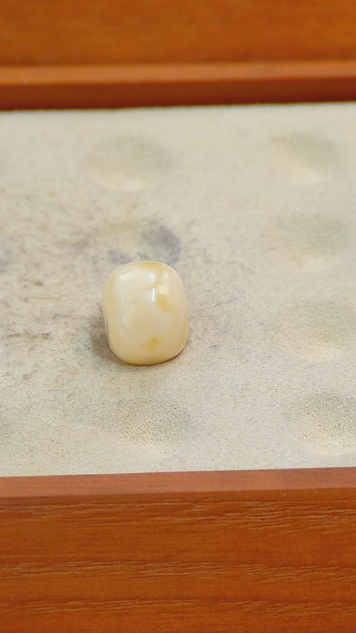 【闪购商品】蜜蜡裸石未镶嵌俄料微瑕12.9*9.9MM1.083克