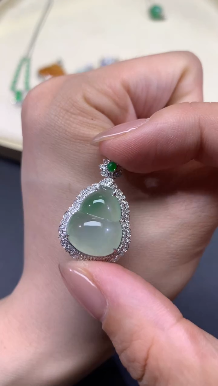 【闪购商品】翡翠吊坠(不含链)18K金镶嵌112