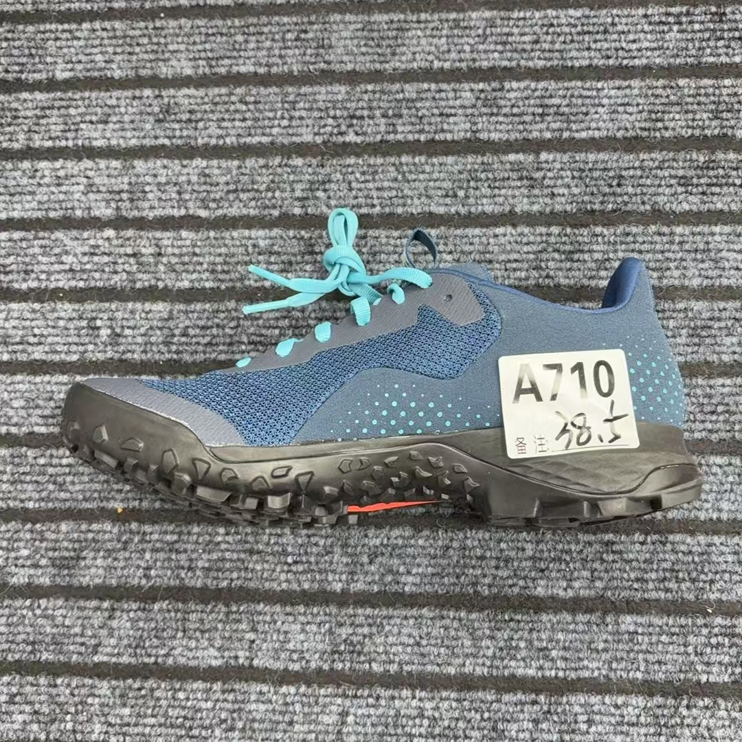 男女户外休闲鞋a710