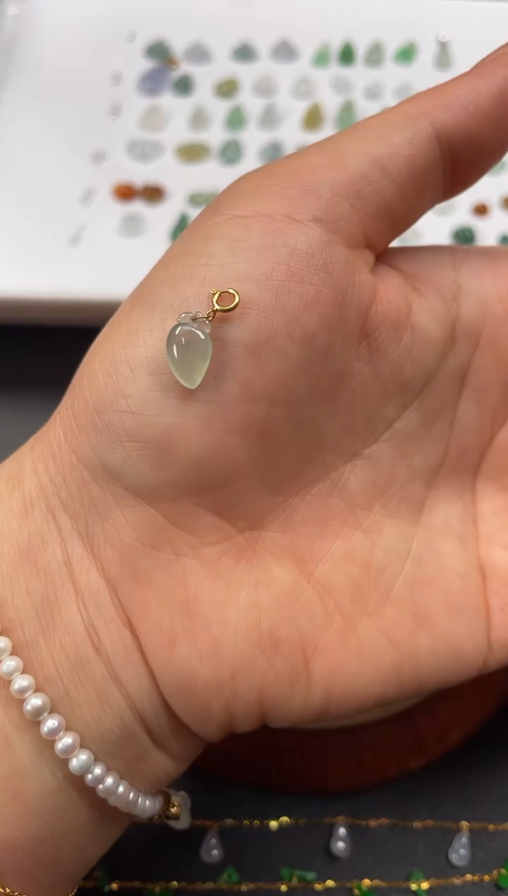 吊坠(不含链)18K金镶嵌翡翠一个JK713