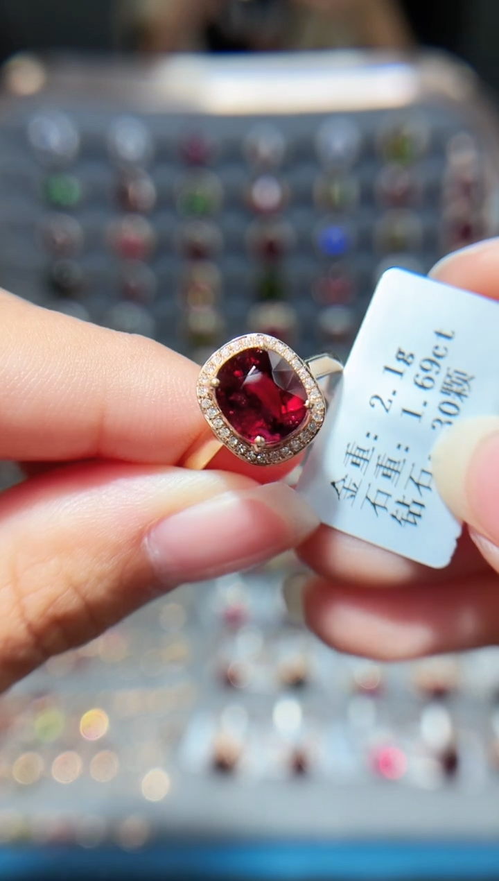 18K金镶嵌戒指碧玺1.69.