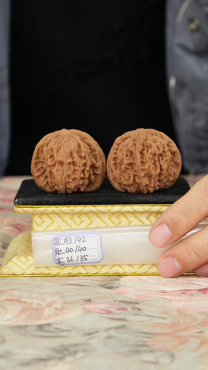 【闪购商品】文玩核桃把件一代楼