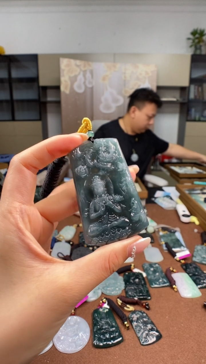 颈饰未镶嵌翡翠多样性发其一