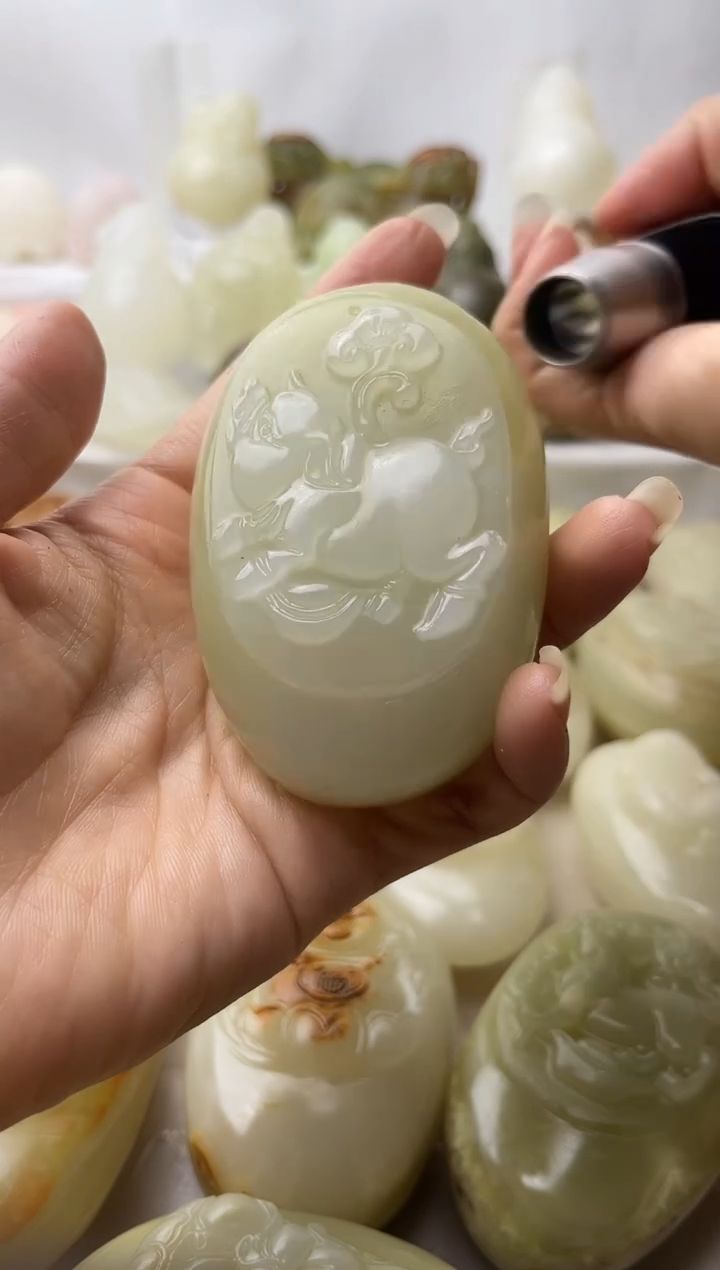 石材方解石手把件不退换猪