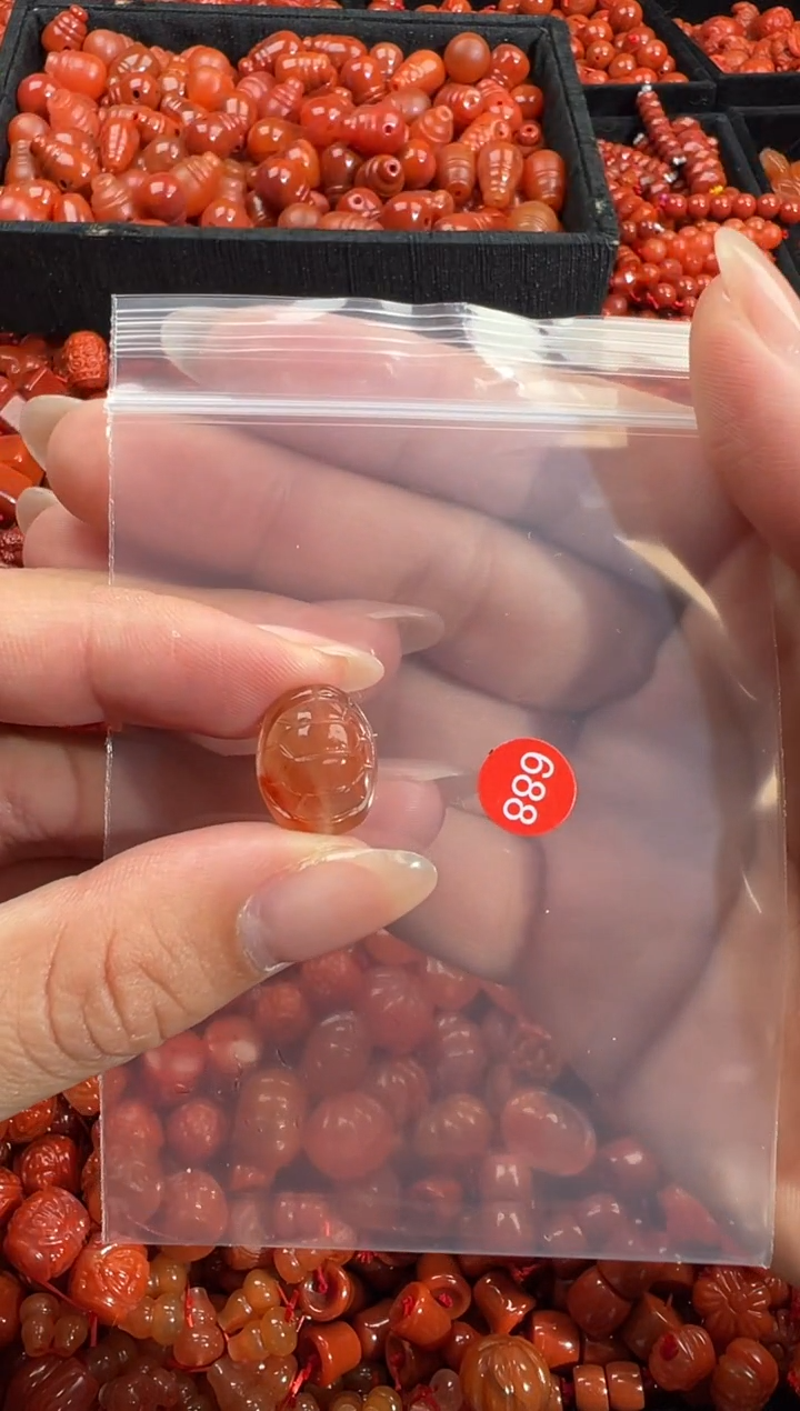 南红玛瑙未镶嵌颈饰2