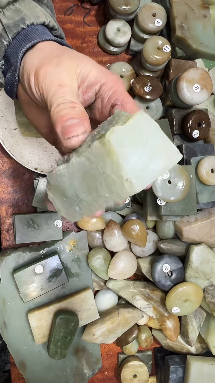 未镶嵌和田玉珠宝半成品1