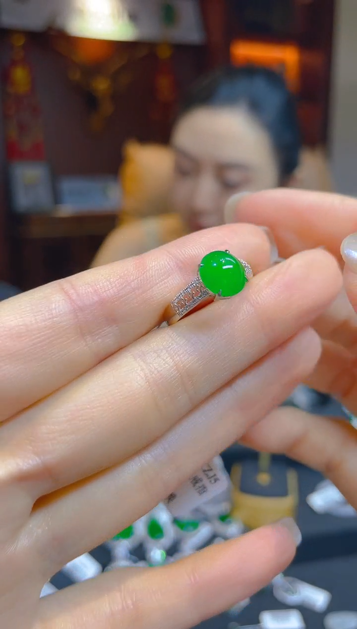 翡翠戒指18K金镶嵌/127924天然A货翡翠