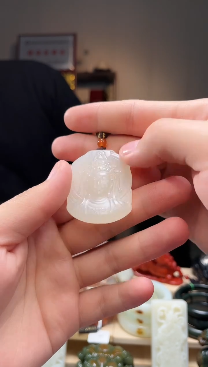 颈饰未镶嵌和田玉吊坠