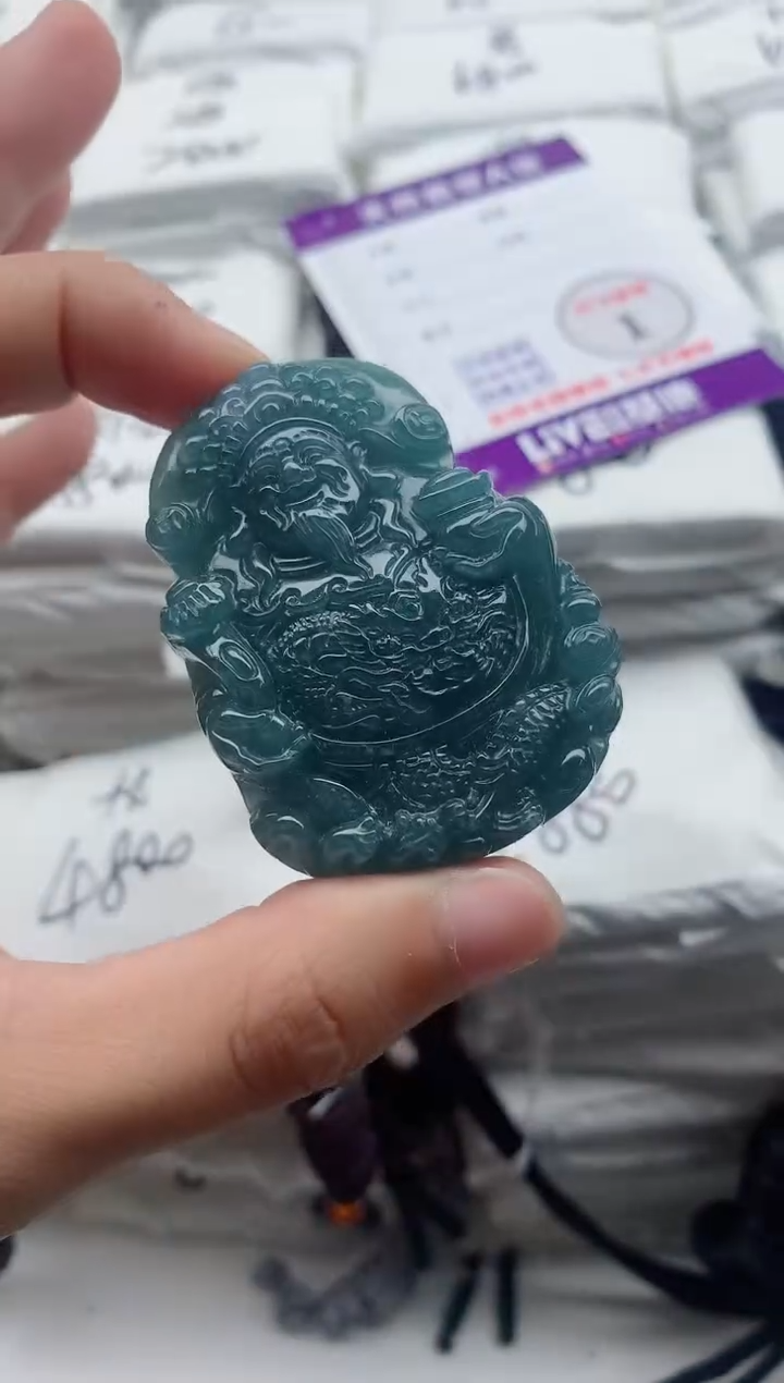 翡翠未镶嵌颈饰········