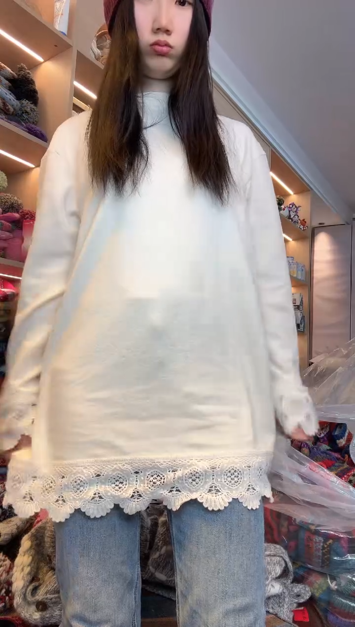 羊毛杏色蕾丝打底