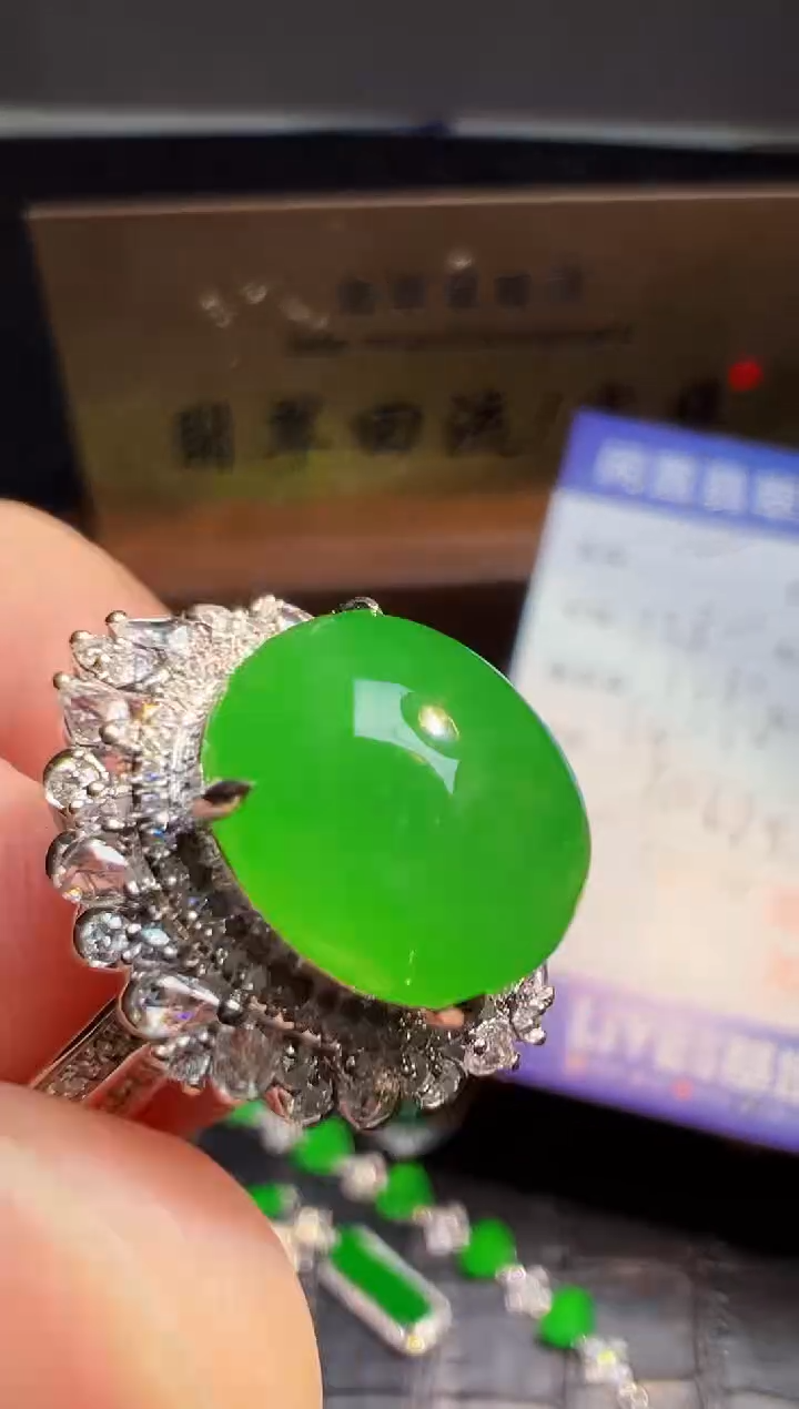 【闪购商品】翡翠戒指18K金镶嵌翡翠回流