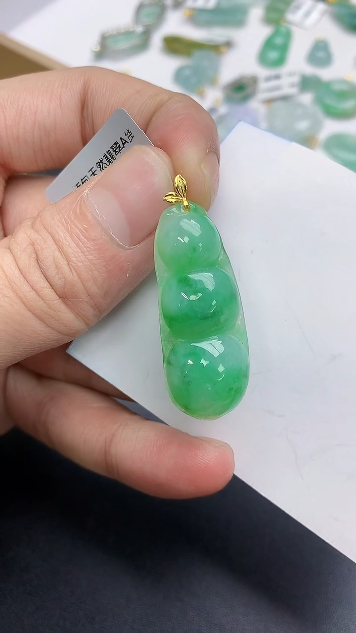 颈饰18K金镶嵌翡翠天然缅甸A货百元以上9元证书费自理