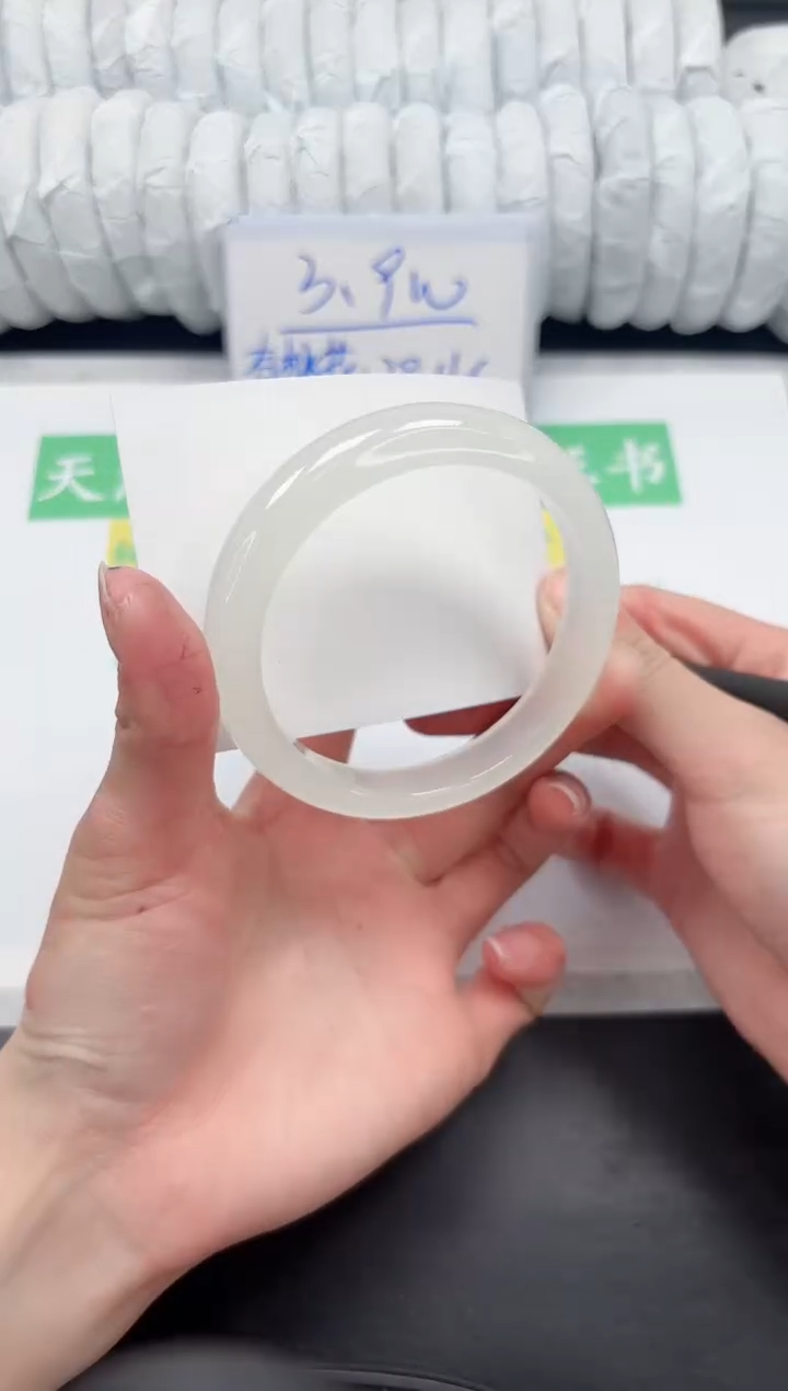 【闪购商品】石英质玉手镯未镶嵌196-63